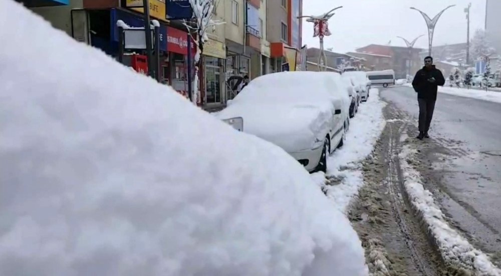 Hakkari Merkez'de kar yağışı yerini sise bıraktı