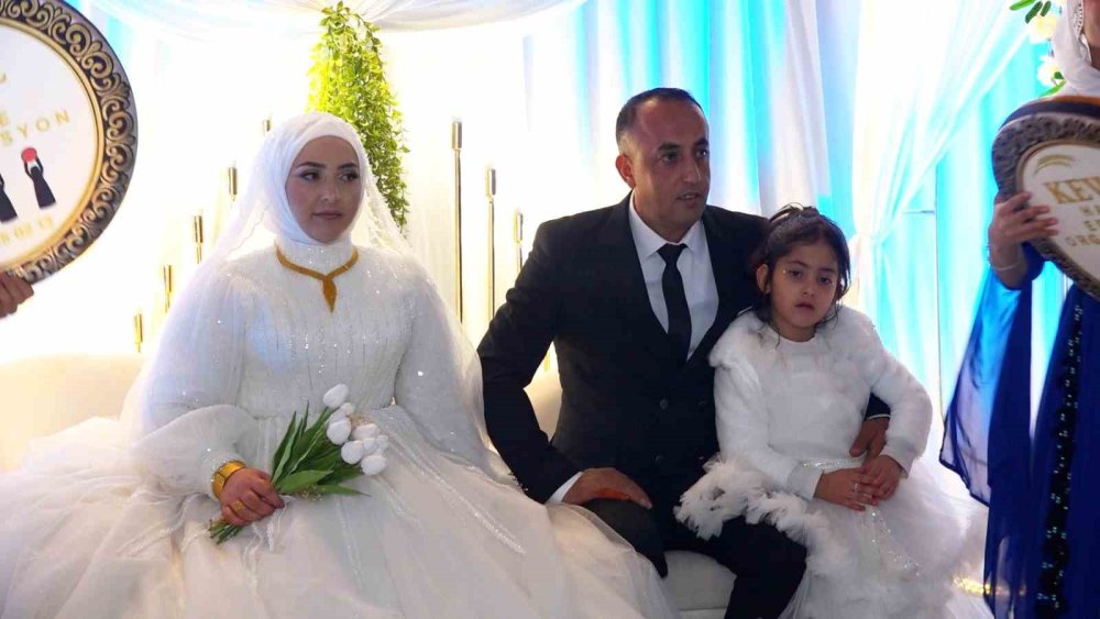 Kaçarak evlendiler, 14 yıl sonra yaptıkları düğünle hayallerini tamamladılar