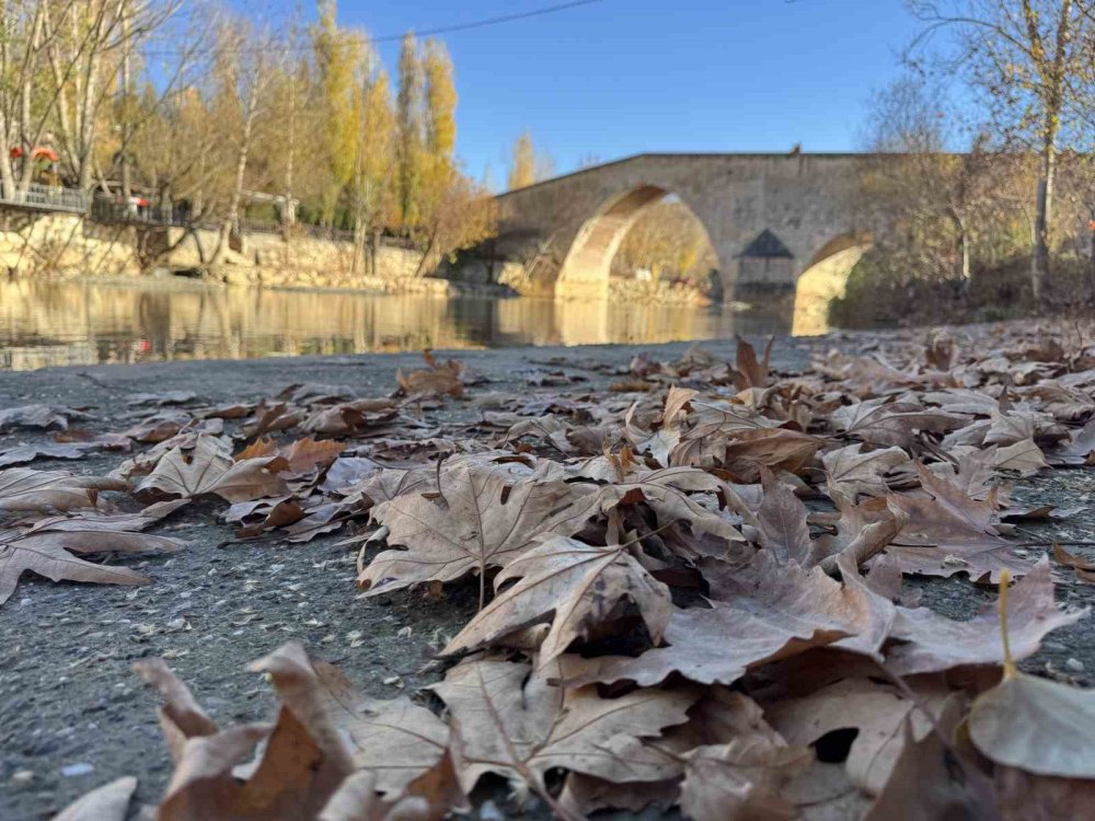Çermik'teki Haburman köprüsü, tüm ihtişamı ile ayakta