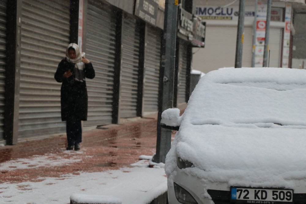 Van'da 90 yerleşim yeri ulaşıma kapandı