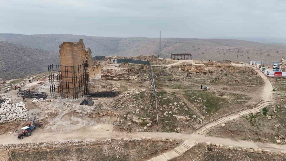 3 bin yıllık Zerzevan Kalesi'ne bir yılda 400 bin kişi çıktı