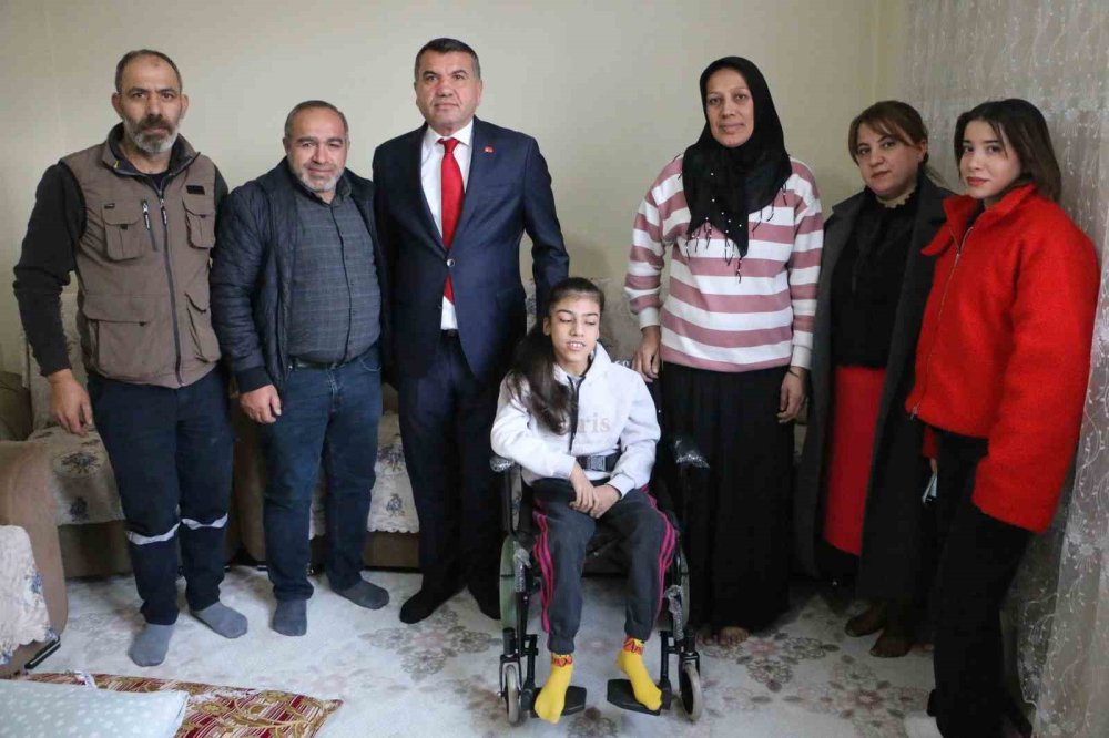 Bahçeli’den Diyarbakırlı engelli kıza tekerlekli sandalye sürprizi