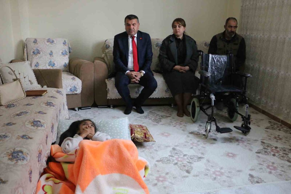 Bahçeli’den Diyarbakırlı engelli kıza tekerlekli sandalye sürprizi