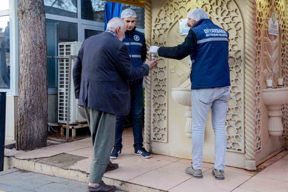 Diyarbakır'da ikram çeşmesinden binlerce vatandaş yararlanıyor