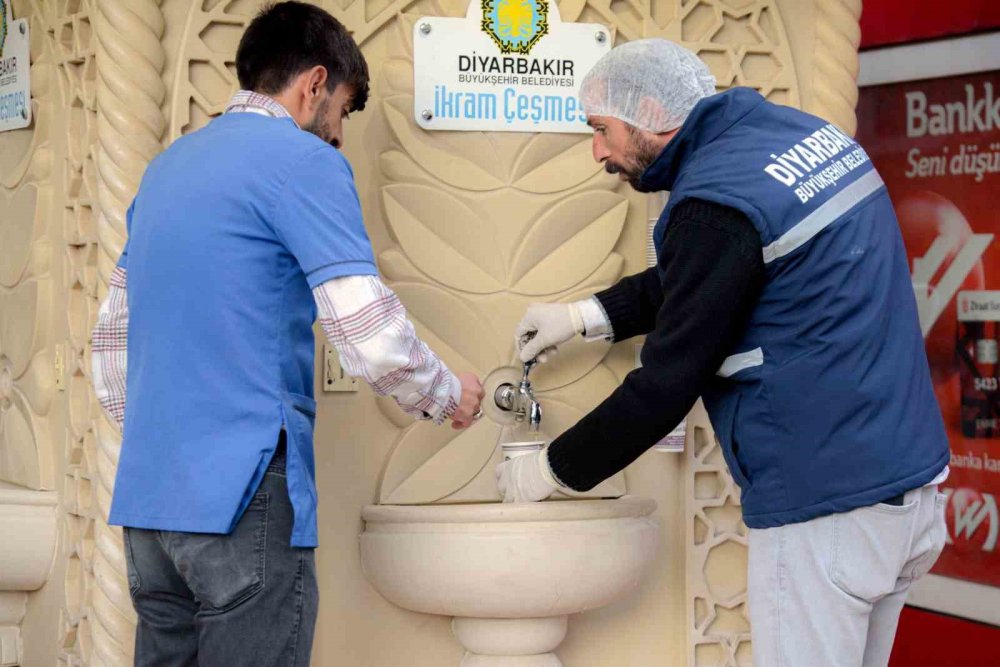 Diyarbakır'da ikram çeşmesinden binlerce vatandaş yararlanıyor