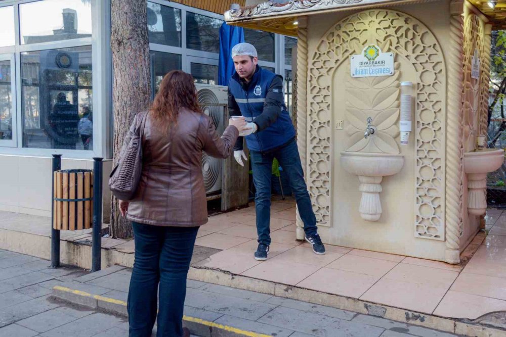 Diyarbakır'da ikram çeşmesinden binlerce vatandaş yararlanıyor