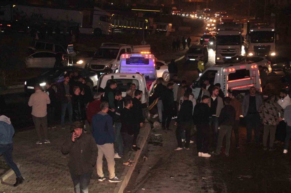 Cizre'de freni boşalan vinç 6 araca çarptı: 7 yaralı