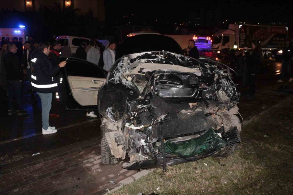 Cizre'de freni boşalan vinç 6 araca çarptı: 7 yaralı