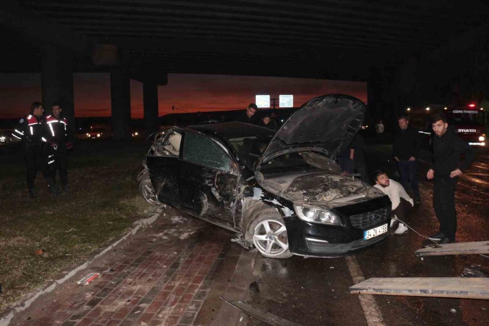 Cizre'de freni boşalan vinç 6 araca çarptı: 7 yaralı