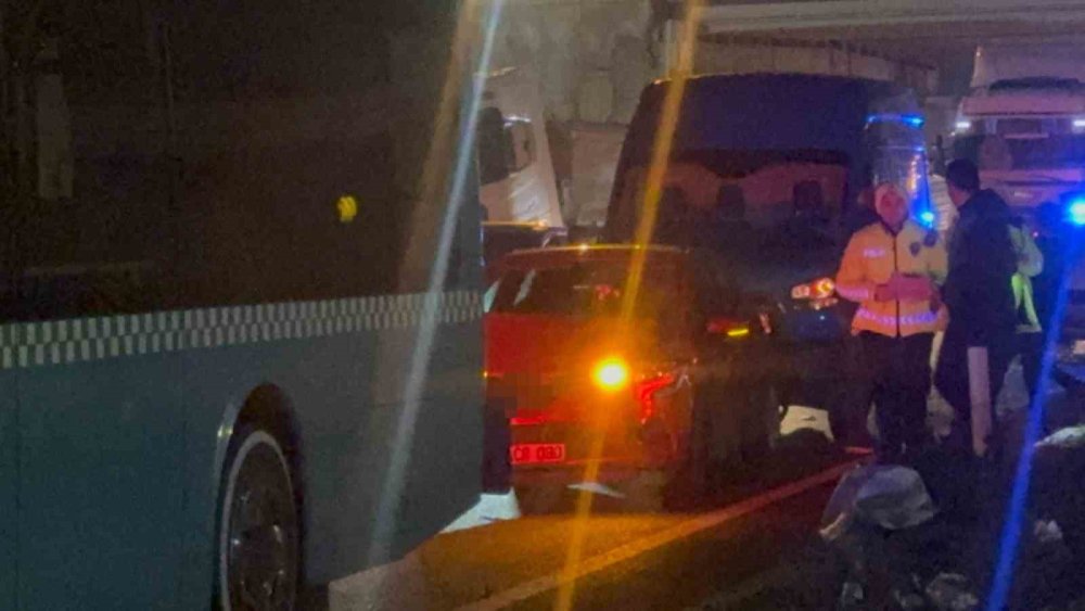 Diyarbakır'da işçi servisi yayaya çarpıp takla attı: 1 ölü, 4 yaralı