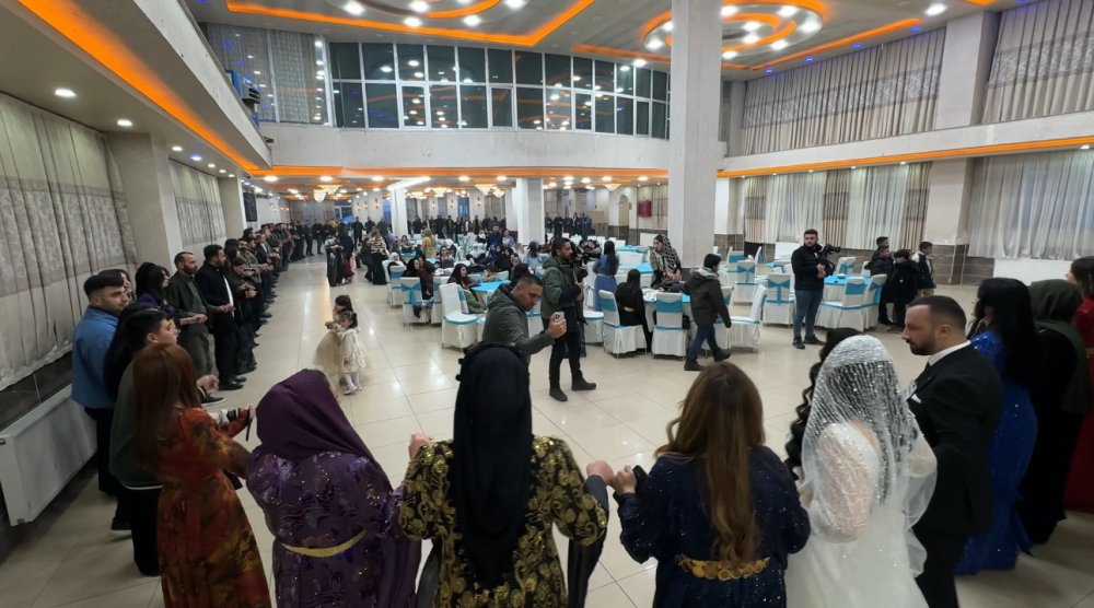 Kırgız gelin ve Yüksekovalı damadın kargoda başlayan aşkı mutlu sonla bitti