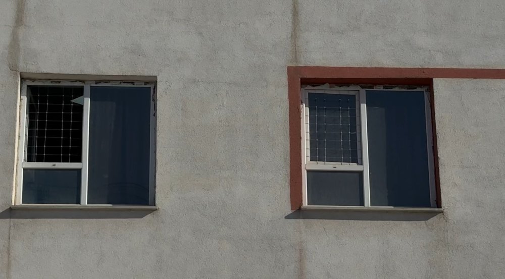 Yüksekova Cumhuriyet İlk ve Ortaokulu'nun pencerelerine çelik fileler takıldı