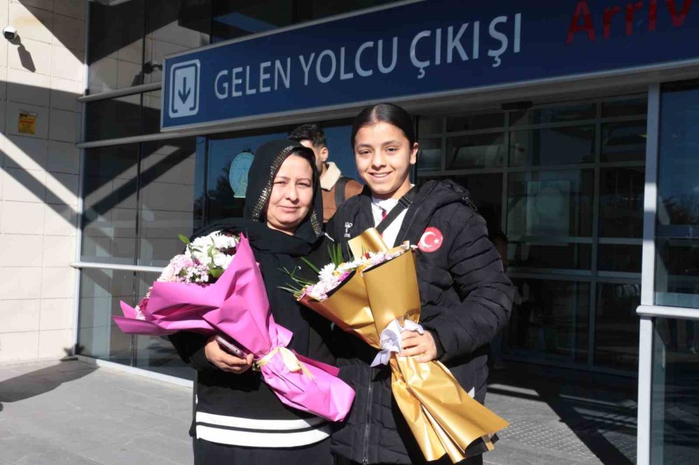 Boksta Avrupa 2.’si olan Cizreli Asmin'e, coşkulu karşılama