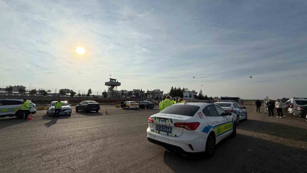 11’inci yargı paketi heyecanı: Aileler cezaevi önünde toplandı