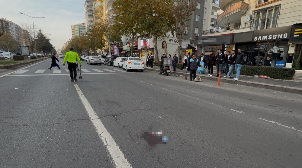 Diyarbakır'da otomobilin çarptığı yaya ağır yaralandı, sürücüler birbirlerinin üstüne yürüdü