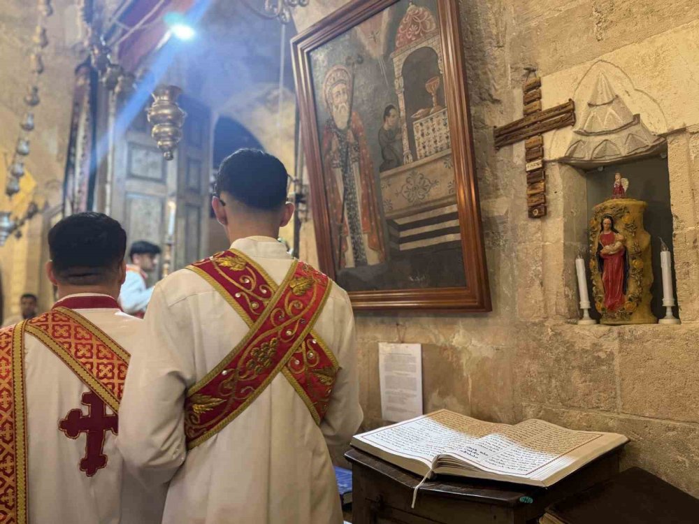 Mardin’de Süryani Hristiyanlar Noel’i ayinle karşıladı
