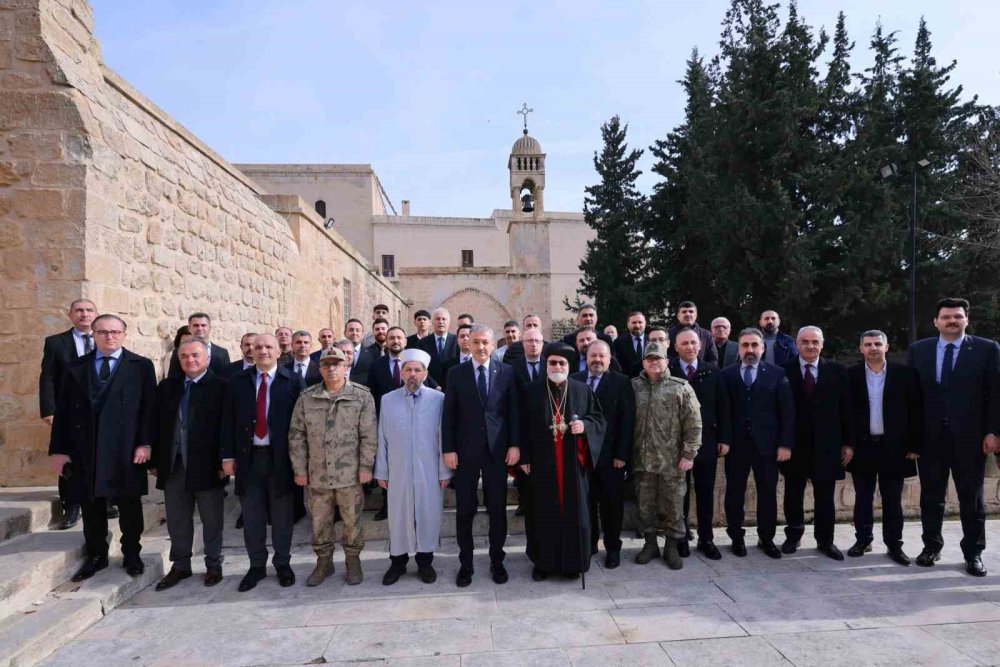 Mardin’de Süryani Hristiyanlar Noel’i ayinle karşıladı