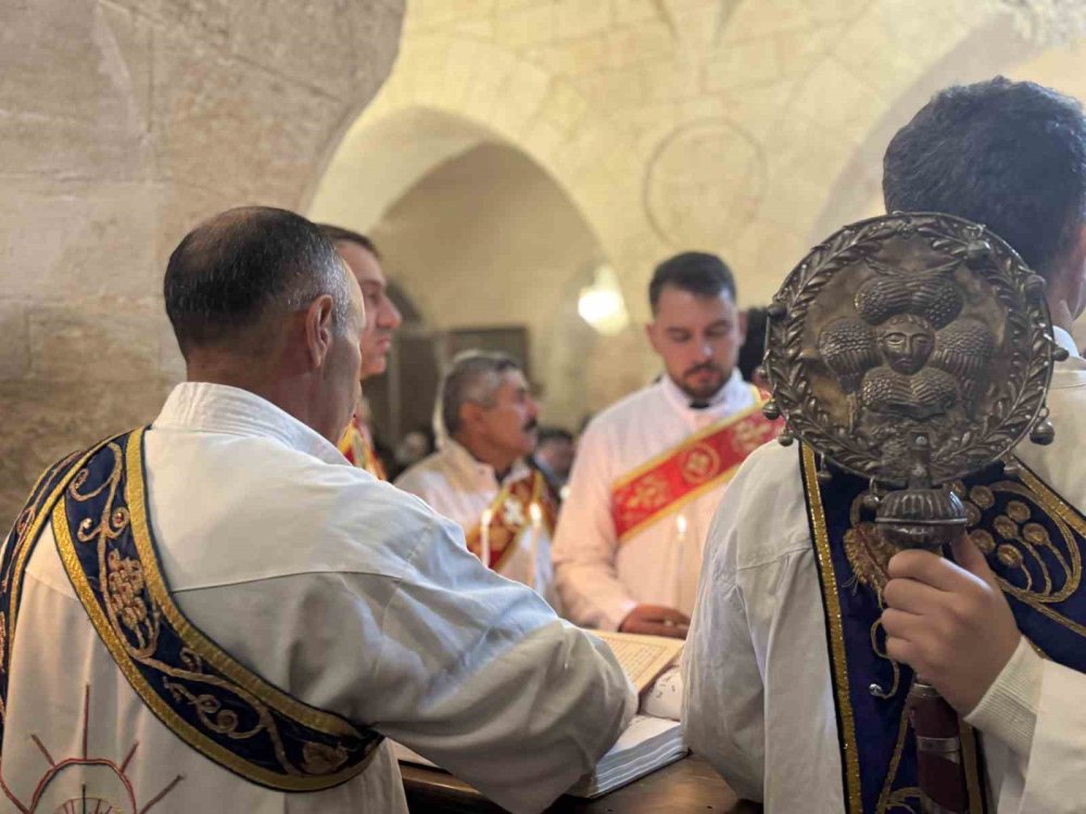 Mardin’de Süryani Hristiyanlar Noel’i ayinle karşıladı