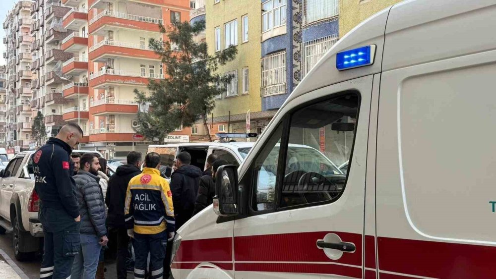 Sinir krizi geçiren anne 2 aylık bebeğini pencereden attı