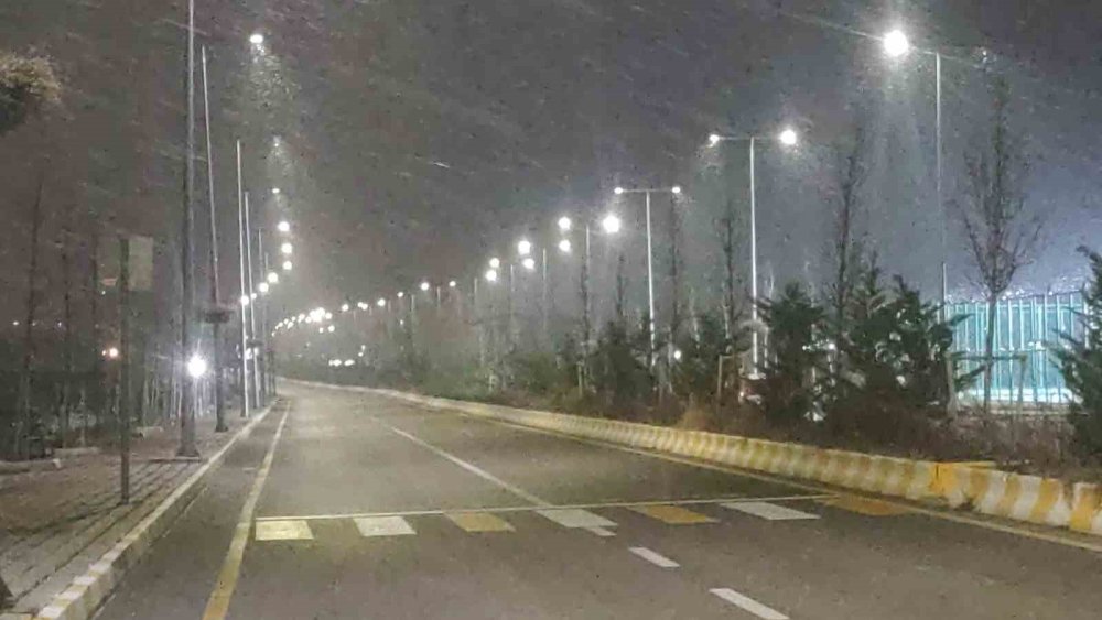 Van’da beklenen kar yağdı