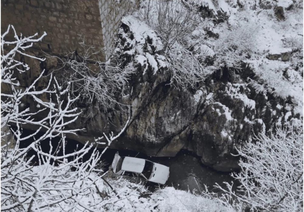 Çermik'te dereye uçan otomobildeki 3 kişi yaralandı