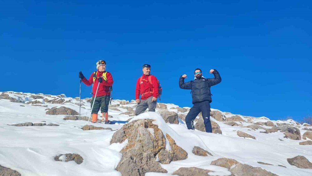 Akdamar Adası beyaz gelinliğini giydi