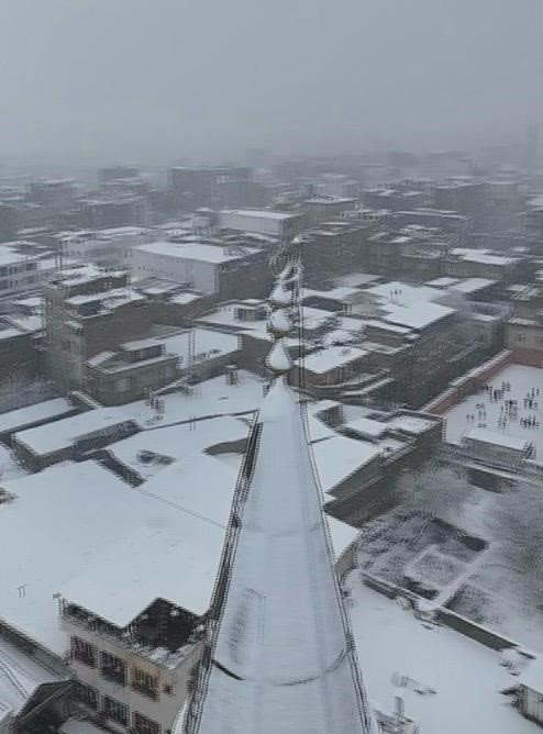 Diyarbakır’daki tarihi mekanlar beyaz örtü ile kaplandı