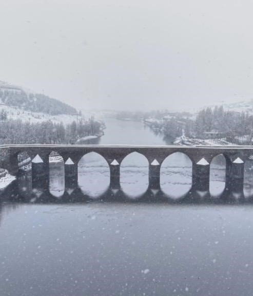Diyarbakır’daki tarihi mekanlar beyaz örtü ile kaplandı