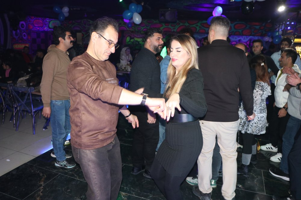 Van'a giden İranlı turistler, yeni yıla eğlenerek girdi