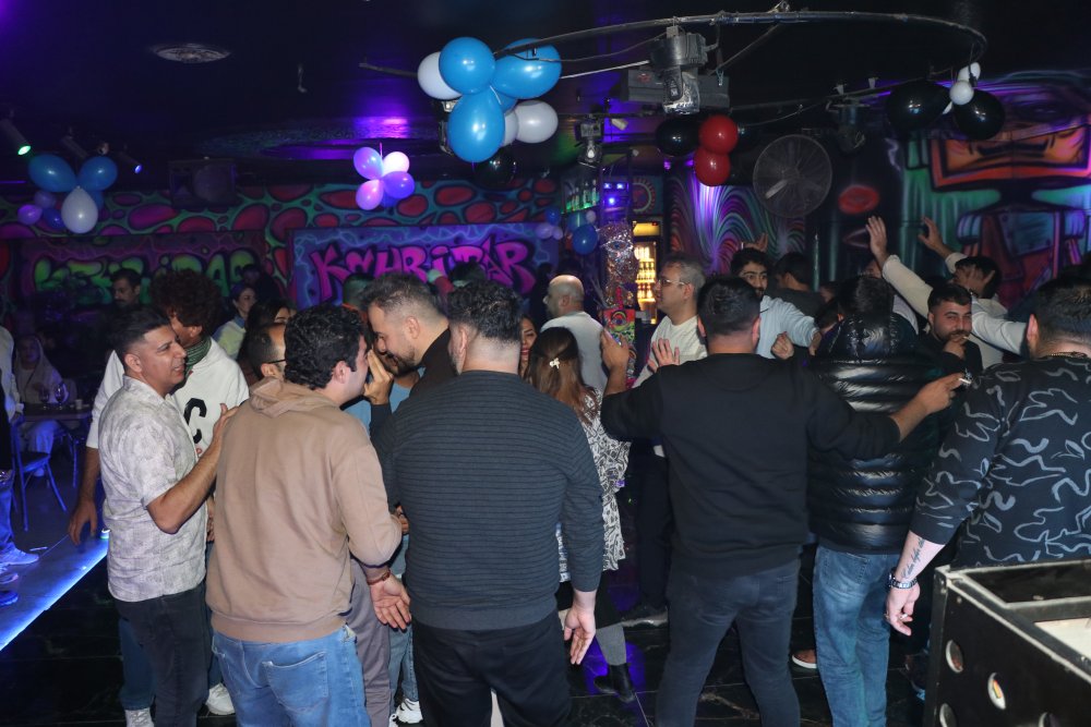 Van'a giden İranlı turistler, yeni yıla eğlenerek girdi