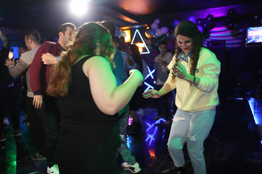 Van'a giden İranlı turistler, yeni yıla eğlenerek girdi