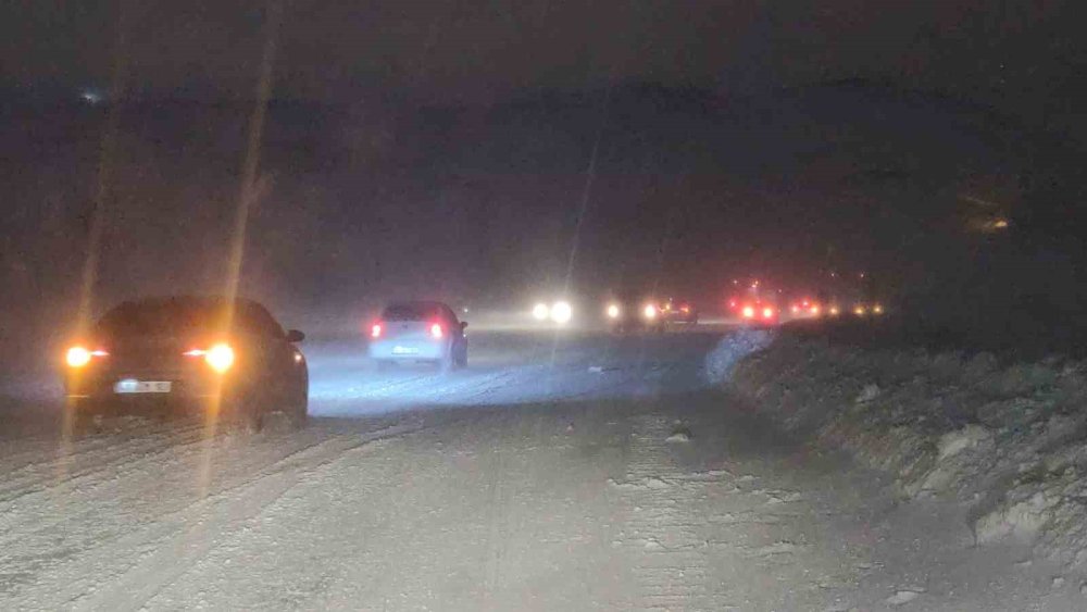 Yılın gününde Kurubaş'ta tipi etkili oldu