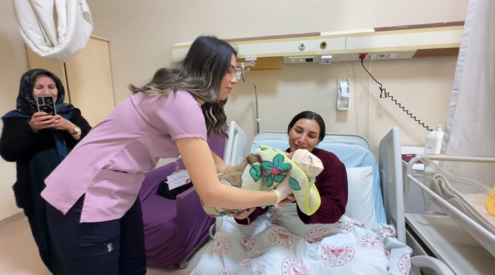 Yüksekova’da 2026’nın ilk bebeği "Rojevin" oldu