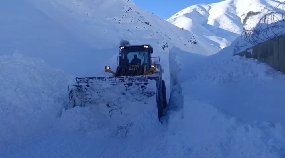 Hakkari genelinde kar esareti: 357 yol ulaşıma kapandı