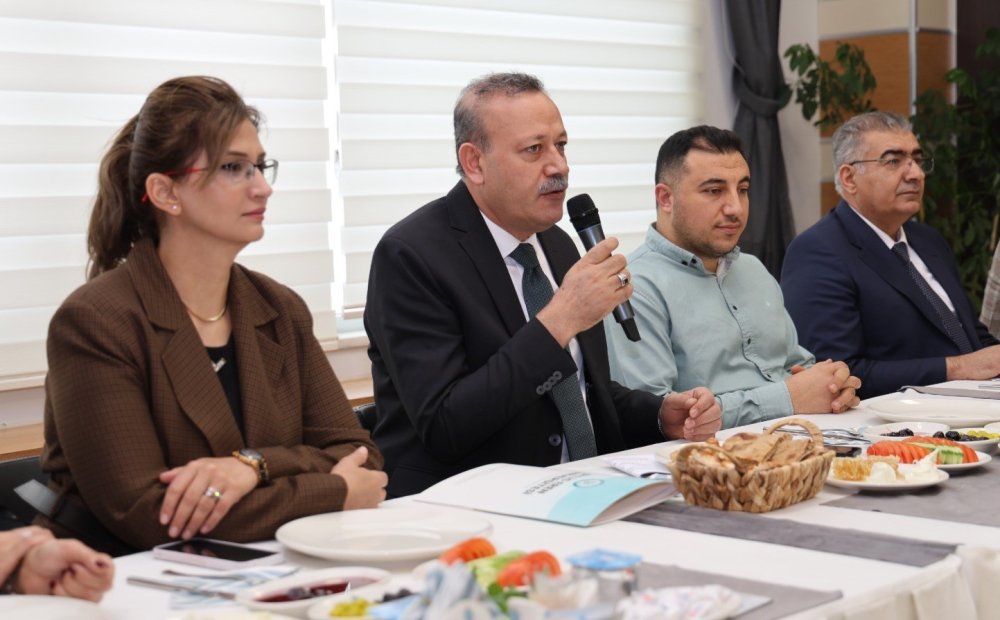 Bitlis Eren Üniversitesi Rektörü Elmastaş, gazetecileri ağırladı