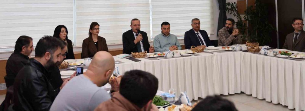 Bitlis Eren Üniversitesi Rektörü Elmastaş, gazetecileri ağırladı