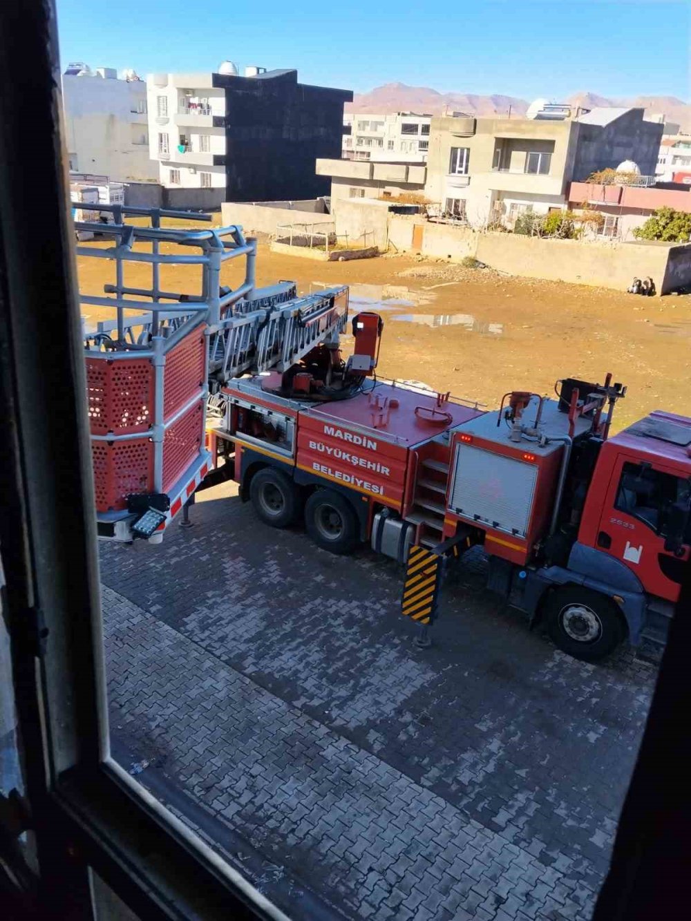 Kızıltepe'de evde çıkan yangında anne ve 3 çocuğu kurtarıldı