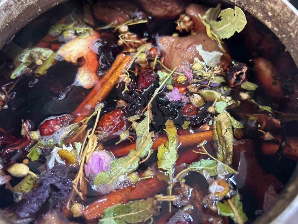 Van’da soba üzerinde demlenen kış çayları ilgi görüyor