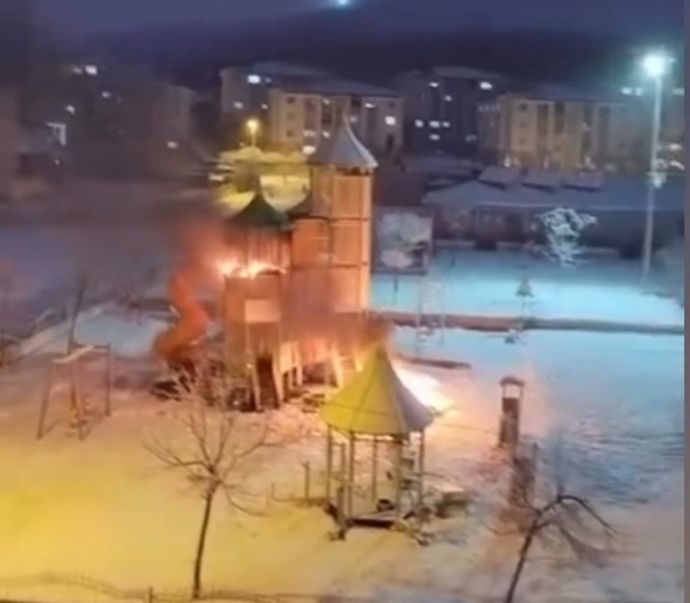 Van’da çocuk parkı ateşe verildi