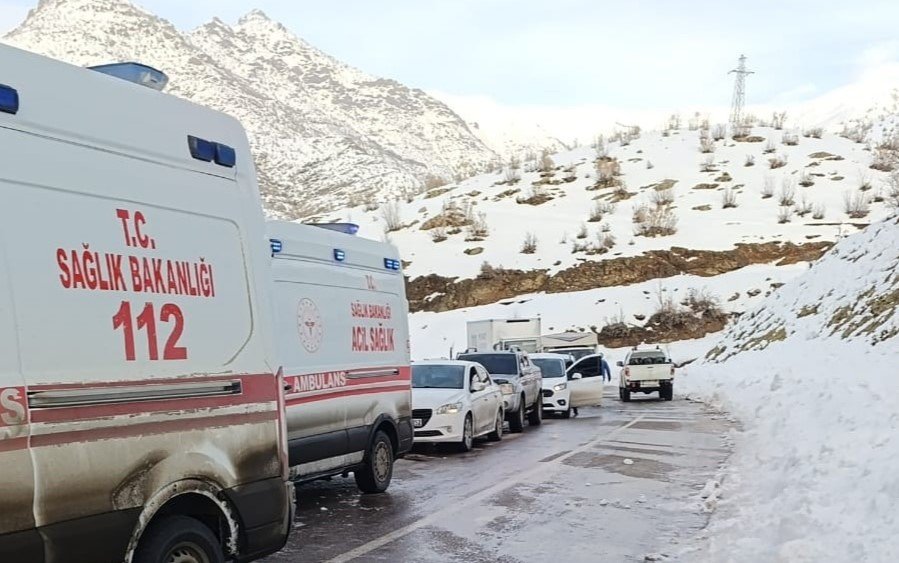 Hakkari’de trafik kazası: 2 yaralı