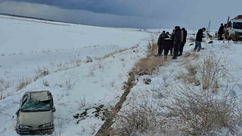Adilcevaz’da otomobil takla attı: 5 kişi yaralandı
