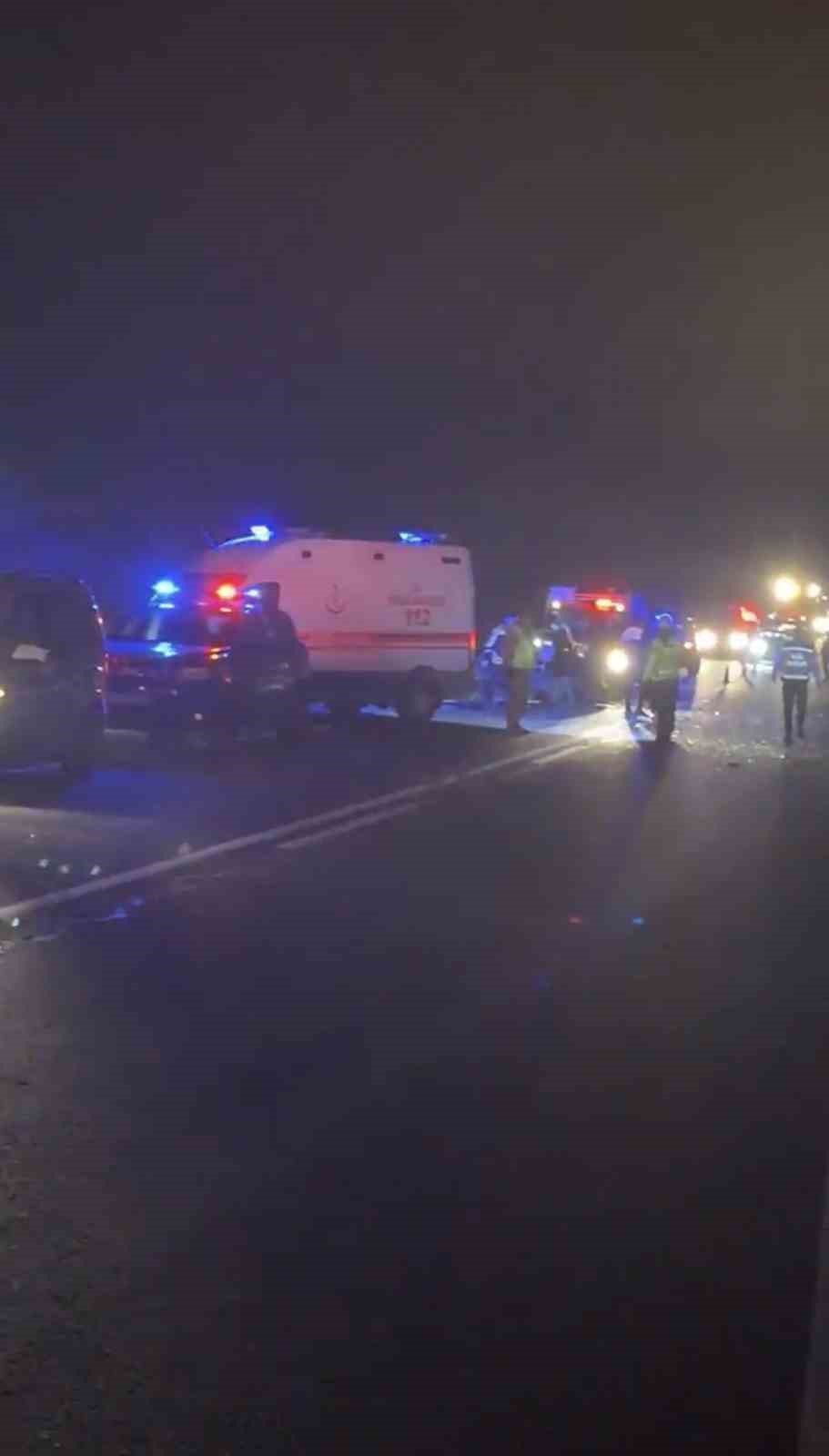 Midyat'ta otomobil ile hafif ticari araç çarpıştı: 3 ölü, 2 yaralı