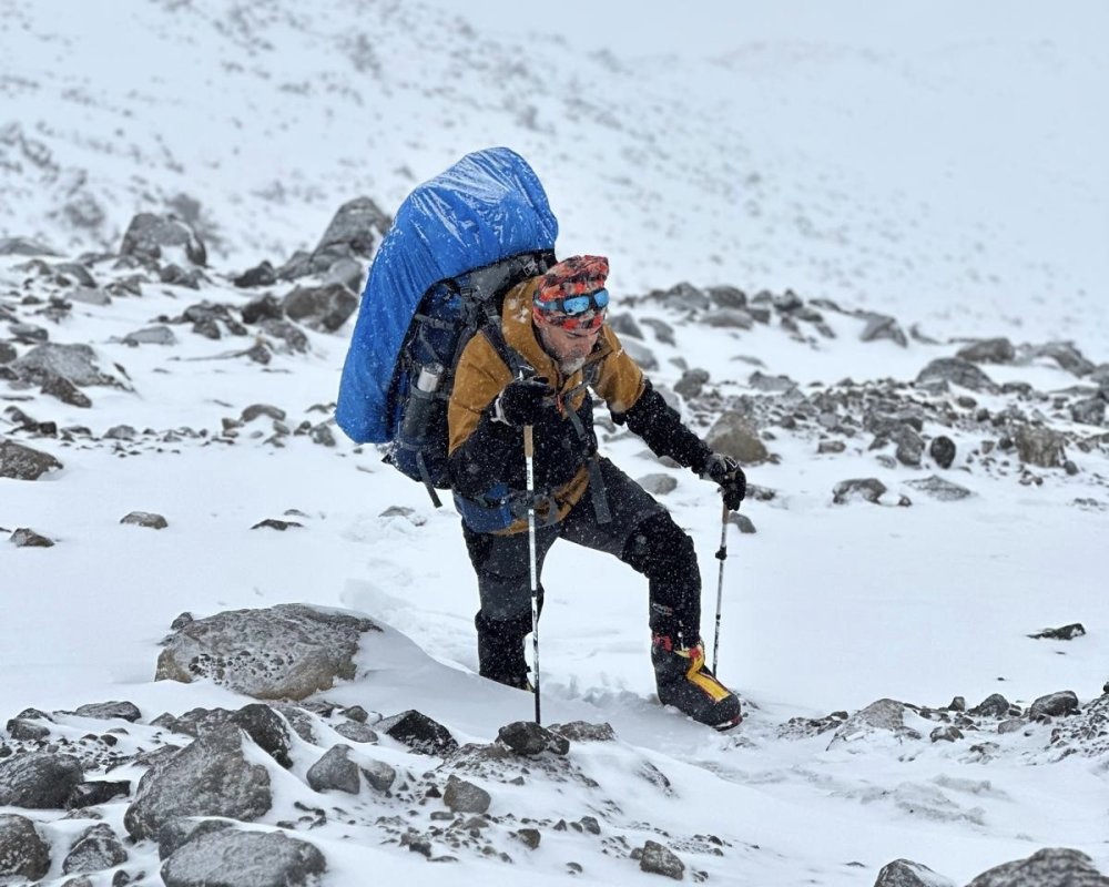 Dağcılardan Ağrı dağı zirvesine zorlu tırmanış