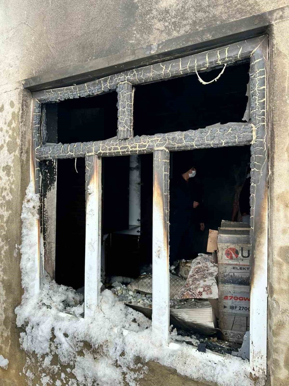 Derecik'te ev yangını: Kış ortasında evsiz kaldılar