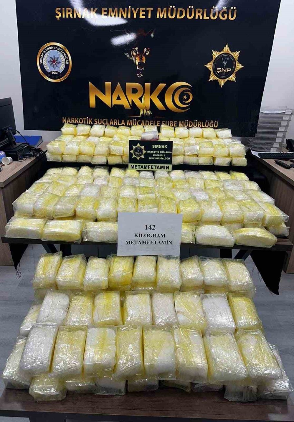 Hakkari'den yola çıkan ve Cizre'de durdurulan çekiciden 142 kilo uyuşturucu çıktı