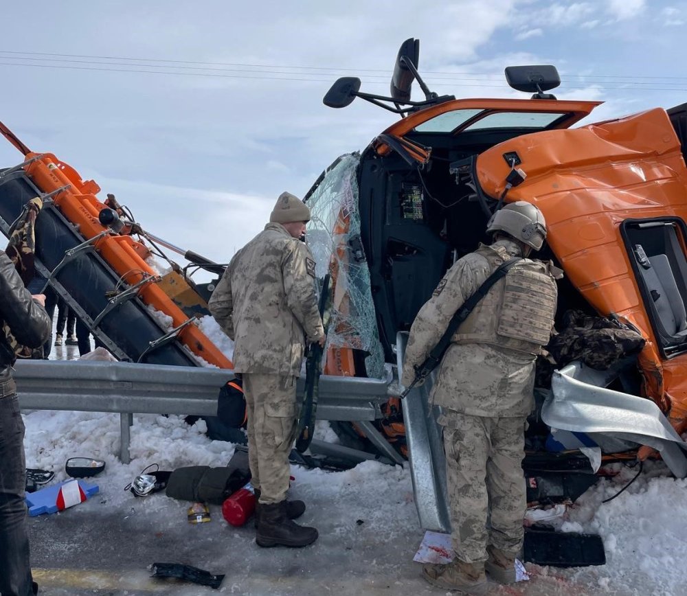 Van’daki trafik kazasında ölü sayısı 2’ye yükseldi