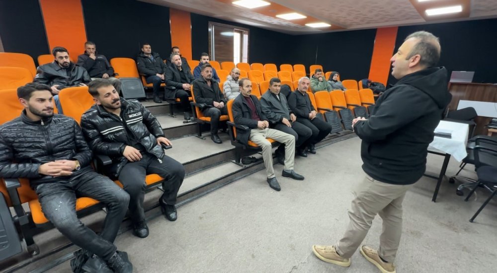 Yüksekova’da 98 yetiştiriciye 'sürü yönetimi' eğitimi verildi