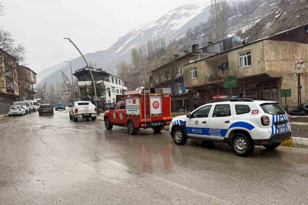 Tandır evi çöktü: Babaanne ile torunu yaralandı