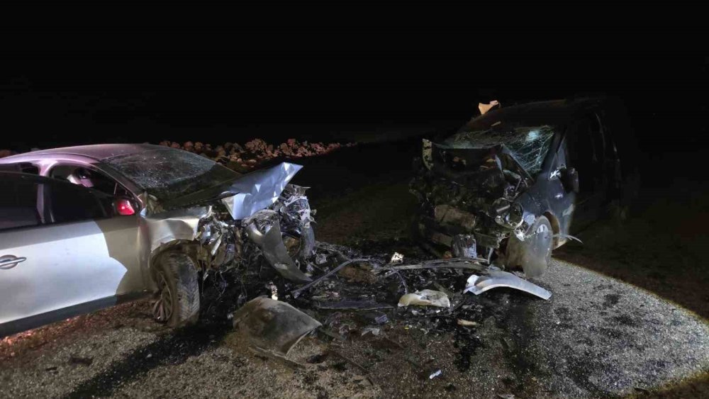 Diyarbakır’da feci kaza: İki otomobilin çarpıştığı kazada ölü sayısı 5’e yükseldi