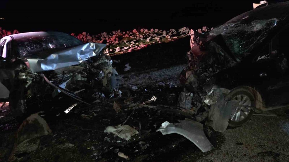 Diyarbakır’da feci kaza: İki otomobilin çarpıştığı kazada ölü sayısı 5’e yükseldi